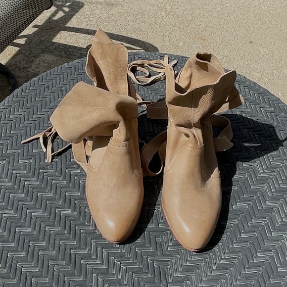 FREE PEOPLE SEVEN WONDERS BOOTIES (TAN) - SIZE 7 1/2 - Picture 5 of 7